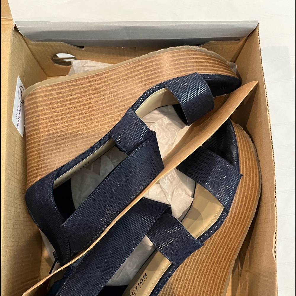 Kenneth Cole Reaction,
Size 9, Navy Blue Marine
Armada.